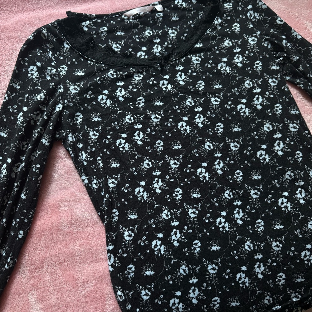 La Vie En Rose 90s Style Floral Lace Bow Black and White Long Sleeve Top